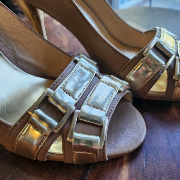 Micheal Kors Ladies Peptoe Pump - Picture 3 of 6